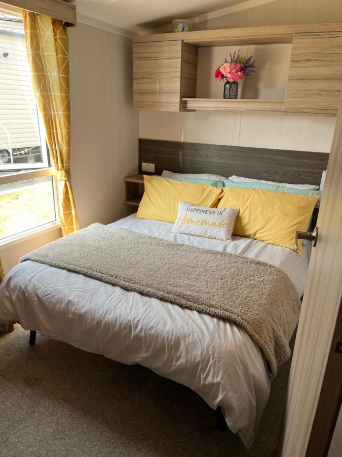 Beautiful Caravan In Trecco Bay! 74 Sycomore Bridgend  Exterior photo