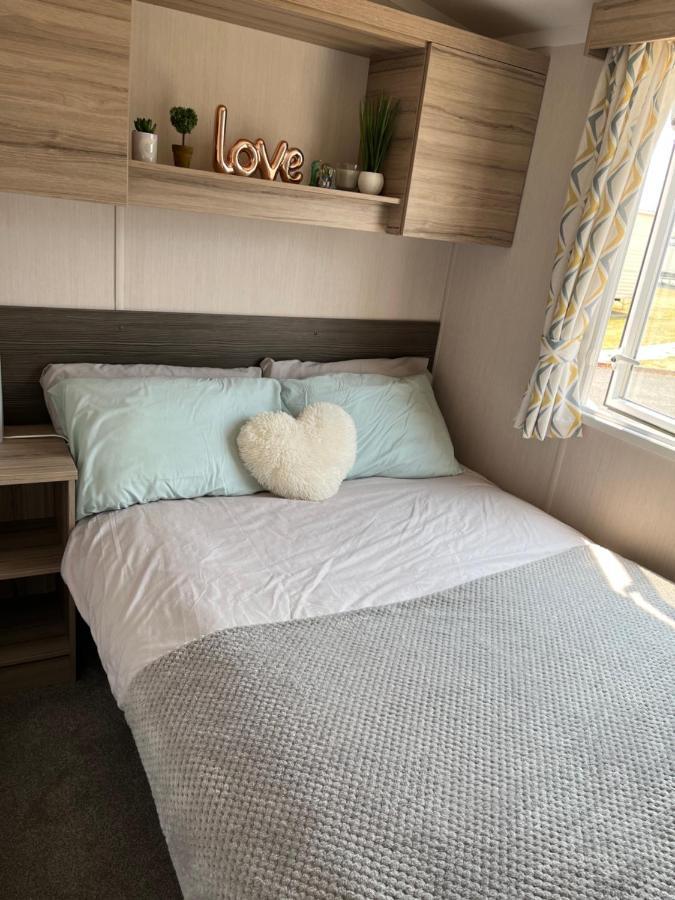 Beautiful Caravan In Trecco Bay! 74 Sycomore Bridgend  Exterior photo