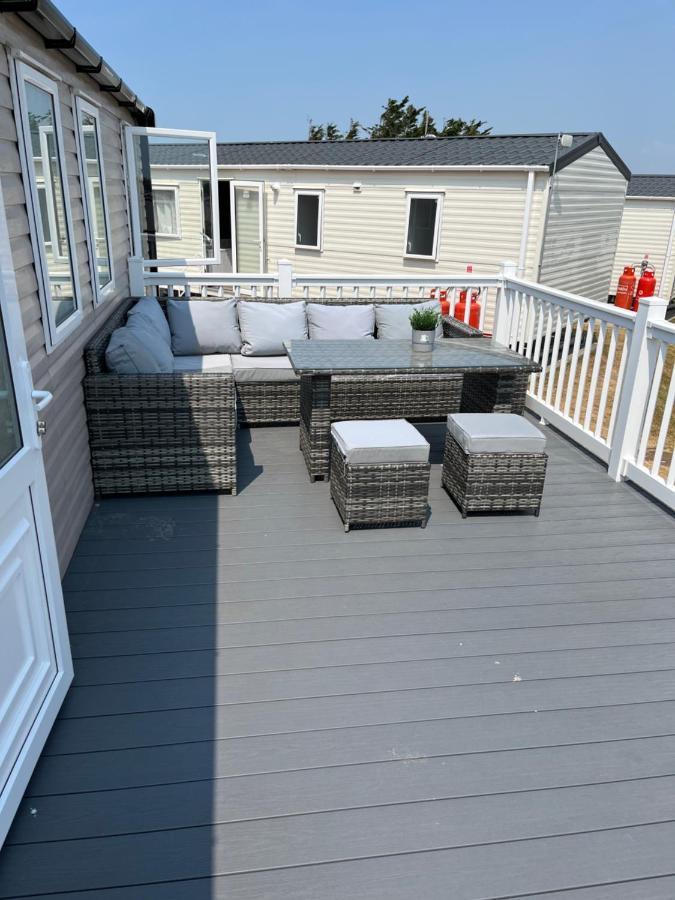 Beautiful Caravan In Trecco Bay! 74 Sycomore Bridgend  Exterior photo
